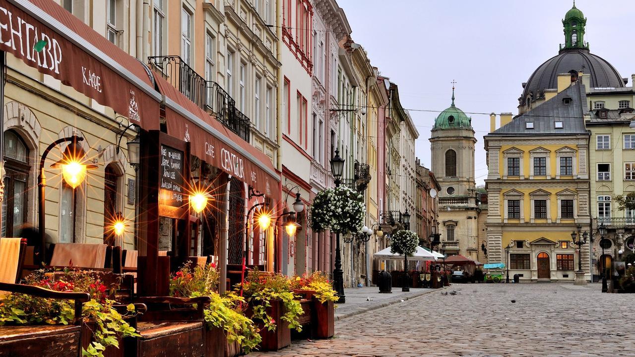 Large & Modern Flat With Balcony In Heart Of Lviv Apartment Bagian luar foto